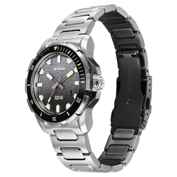 Titan Zero Hour Diver's 100m Quartz Analog Black Dial Silver Stainless Steel Strap Watch For Men 10067km01