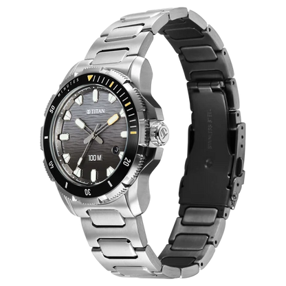 Titan Zero Hour Diver's 100m Quartz Analog Black Dial Silver Stainless Steel Strap Watch For Men 10067km01