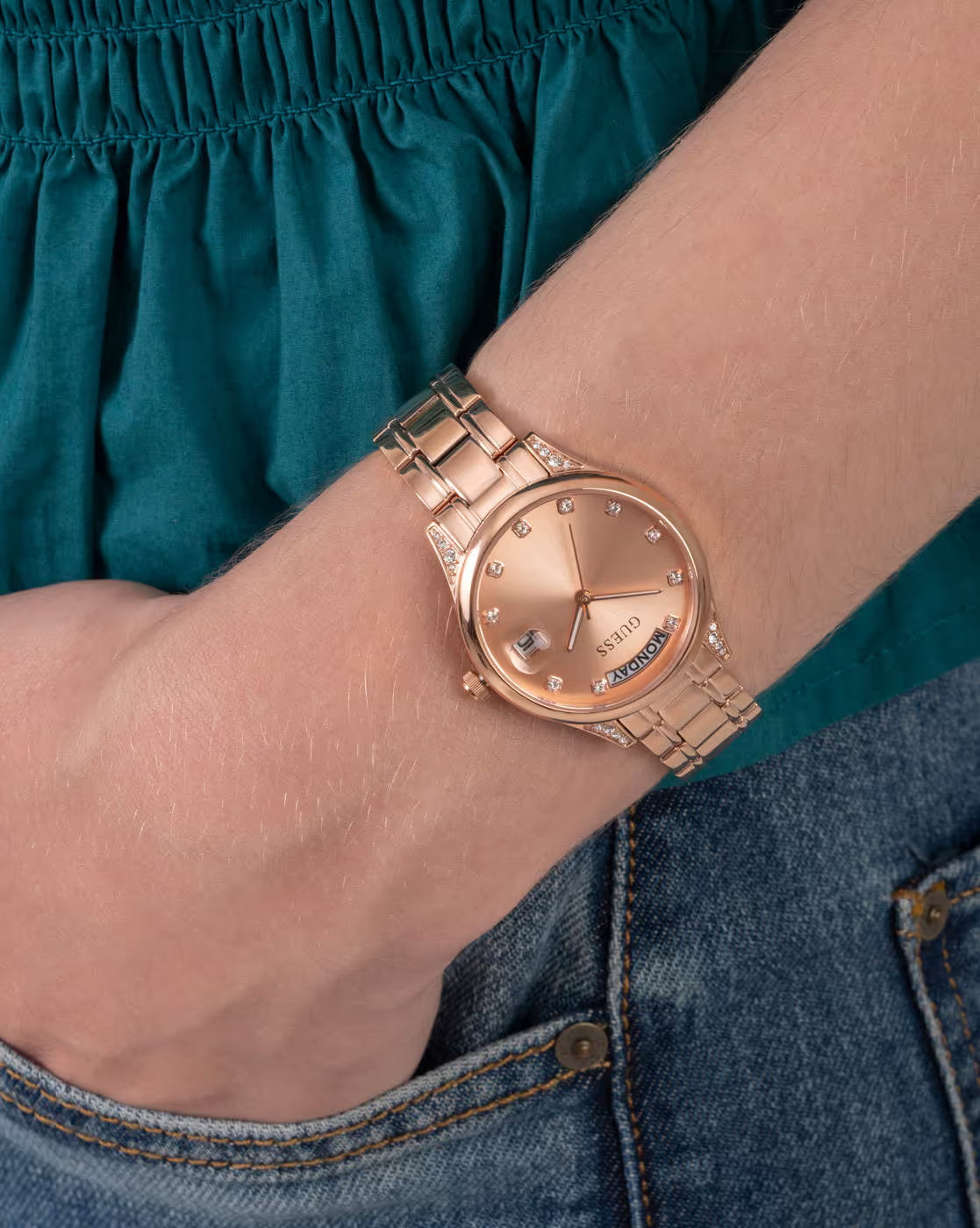 GUESS Analog Gold Dial Women's Watch-GW0385L3