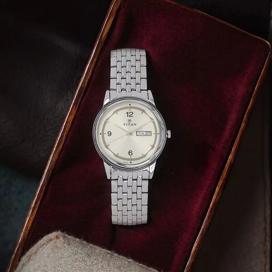 Titan Quartz Analog with Day and Date Silver Dial Silver Stainless Steel Strap Watch For Men nk1638sm01