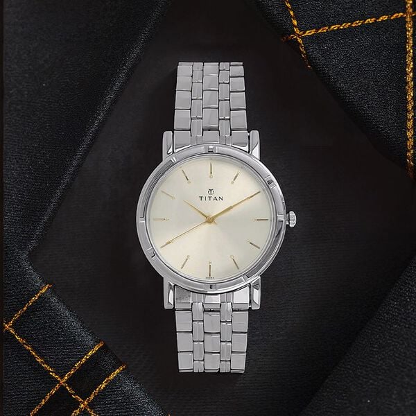 Titan Karishma Quartz Analog Silver Dial Silver Stainless Steel Strap Watch For Men nn1639sm01