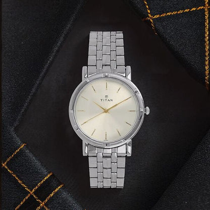 Titan Karishma Quartz Analog Silver Dial Silver Stainless Steel Strap Watch For Men nn1639sm01