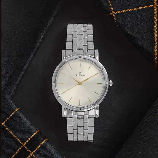 Titan Karishma Quartz Analog Silver Dial Silver Stainless Steel Strap Watch For Men nn1639sm01