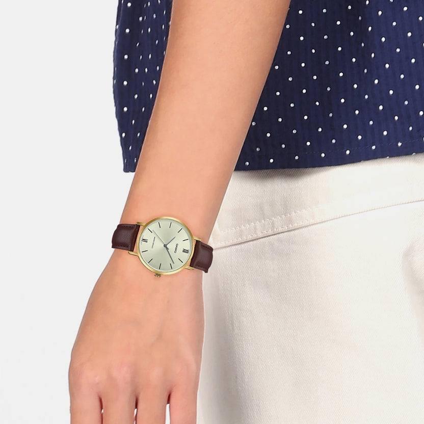 Enticer Women Quartz Silver Dial Analog Leather Watch A1787